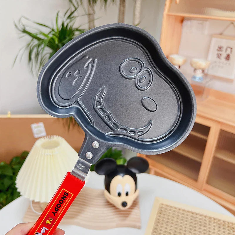 ✅ Frigideira Antiaderente Temática – Modelos Hello Kitty, Mickey, Stitch e Mais!